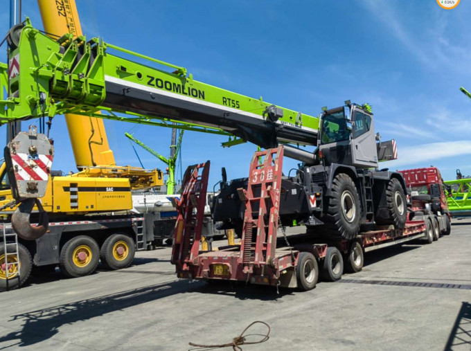 latest company case about Machine Home helps second-hand equipment to be sold to overseas: Zoomlion's 55-ton off-road tire crane was delivered to UAE customers! 0